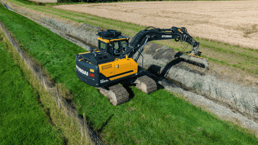 hyundai-mini-excavators-attachments-bucket-on-site-field