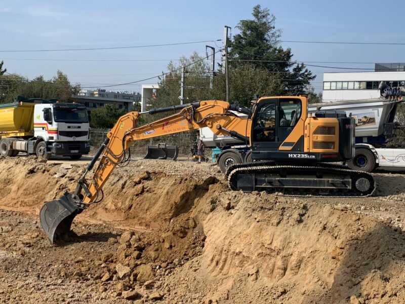 Hyundai Crawler Excavator HX235A LCR - image 2