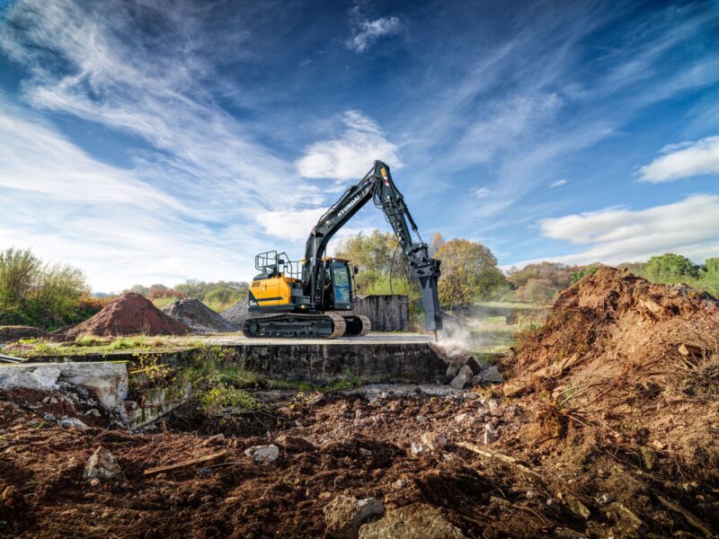 Hyundai Crawler Excavator HX140A L - image 3