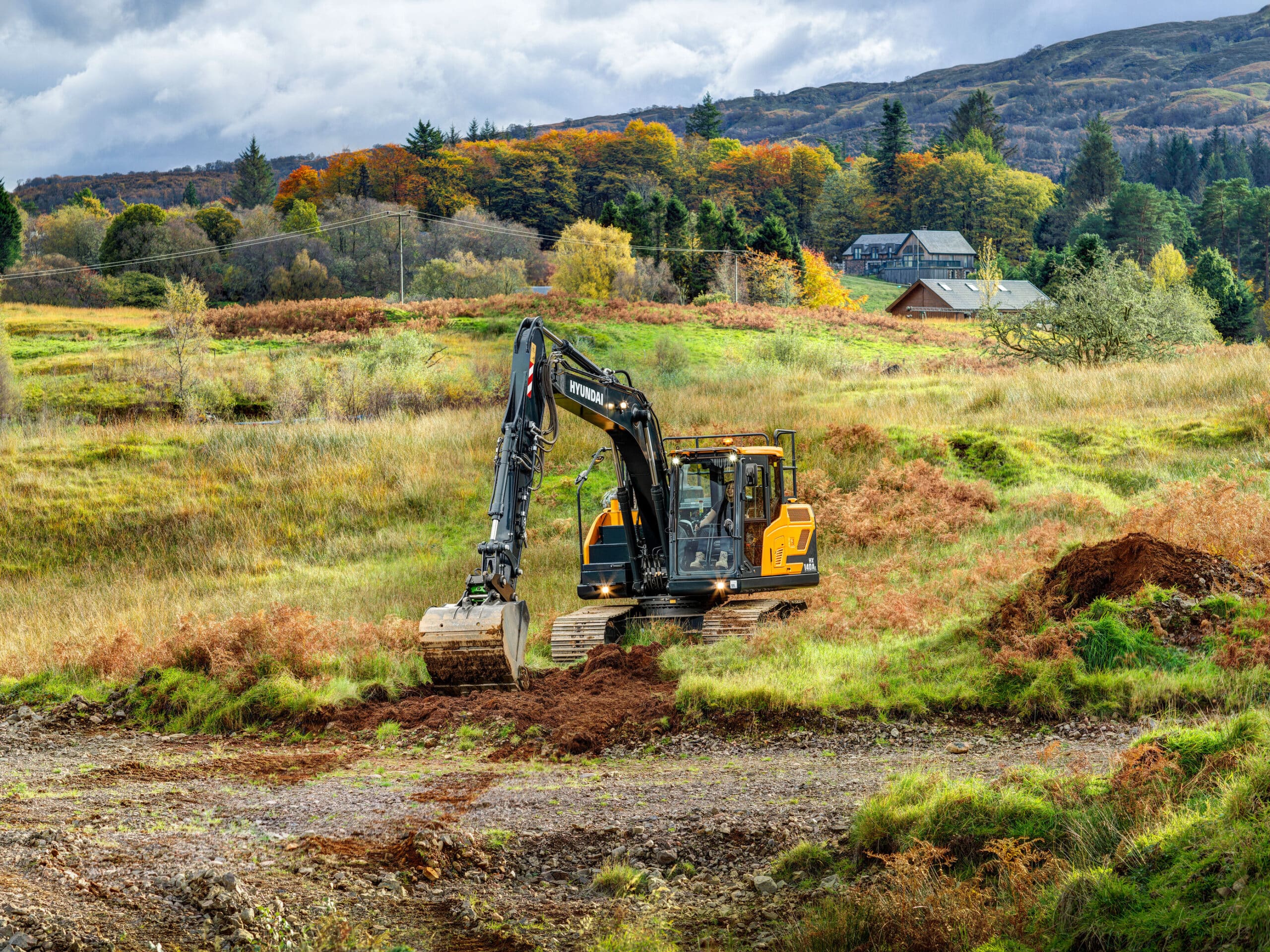 Hyundai-Excavator-Construction- HX140A-in-action-digging