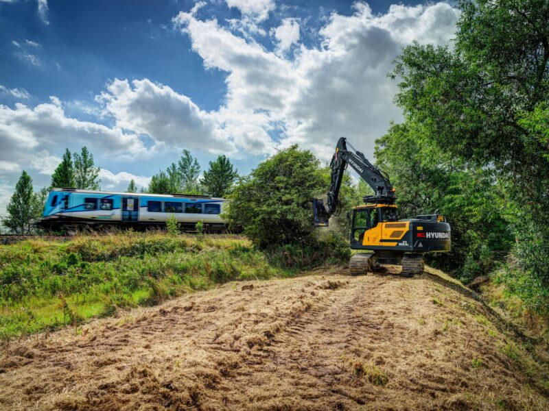 Hyundai Crawler Excavator HX160A L - image 3
