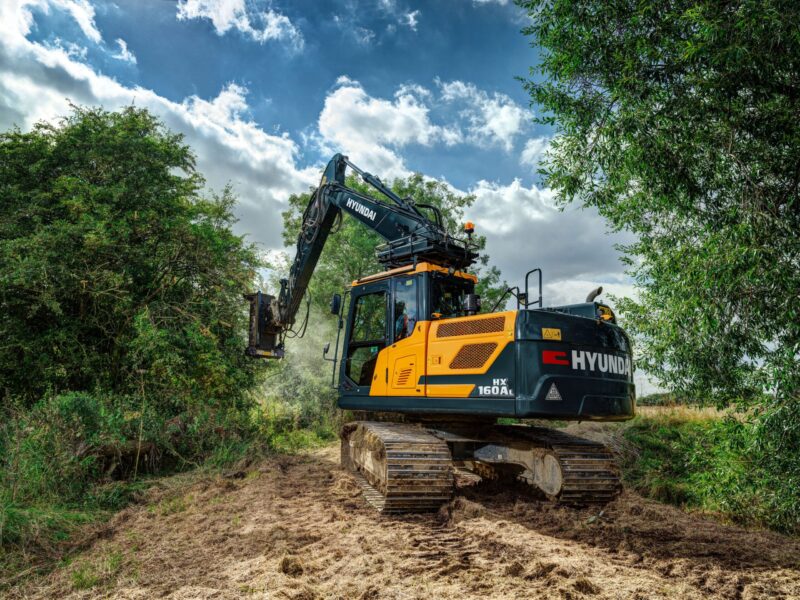 Hyundai Crawler Excavator HX160A L - image 4