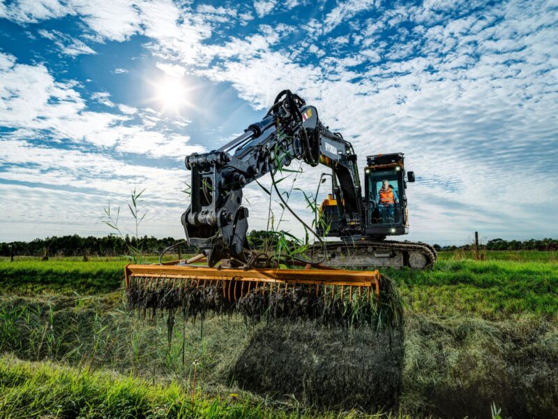 Hyundai Crawler Excavator HX160A L - image 2