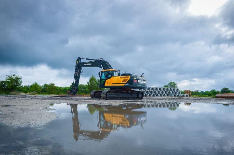 Hyundai-Excavator-construction-equipment-