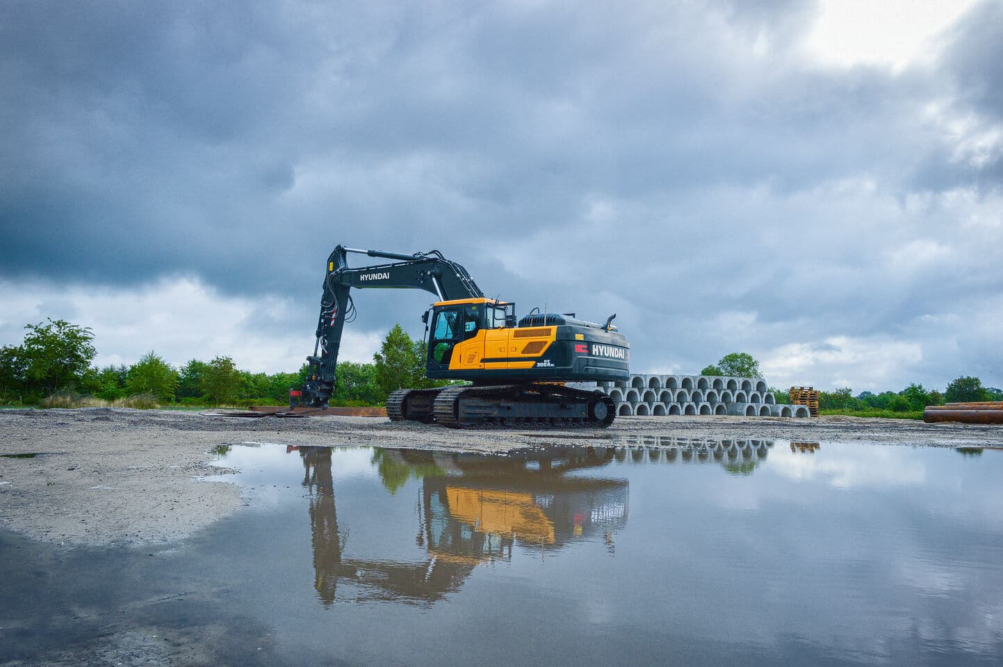 Hyundai-Excavator-construction-equipment-