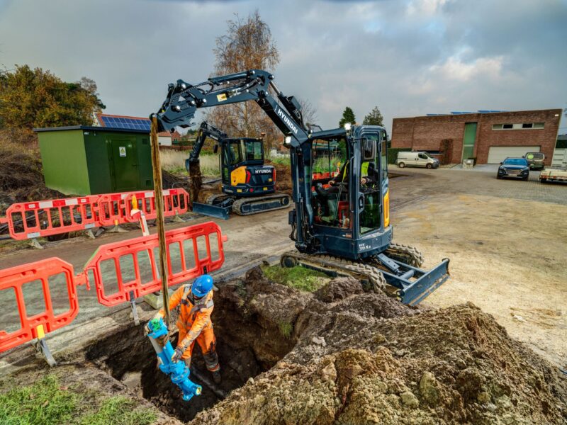Hyundai Compact Excavator HX30A Z - image 5