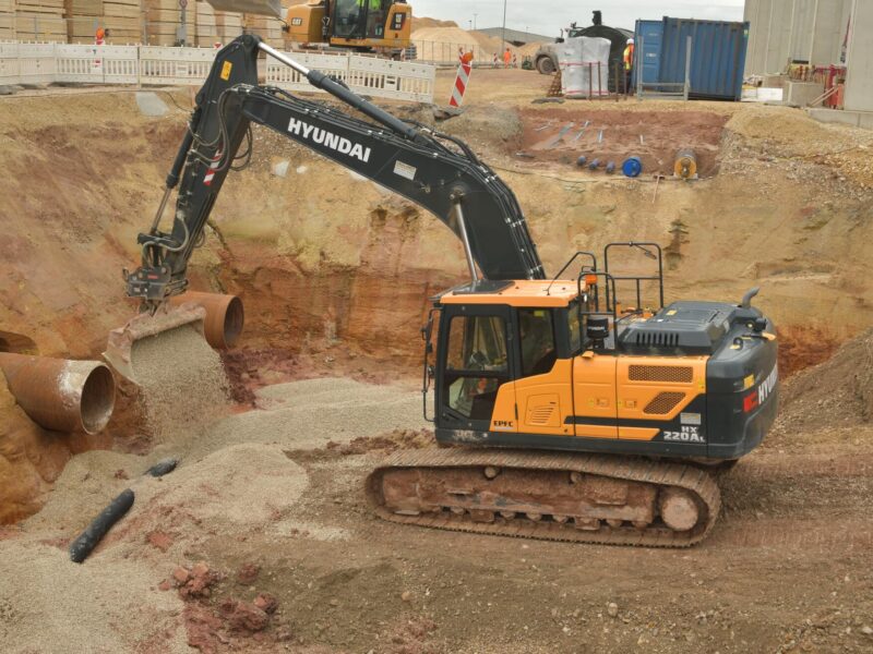Hyundai Crawler Excavator HX220A - image 3