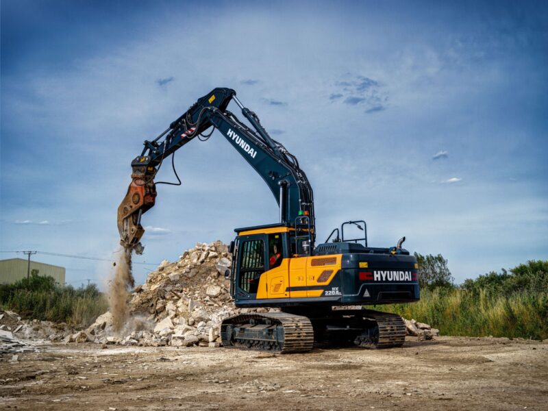 Hyundai Crawler Excavator HX220A - image 1