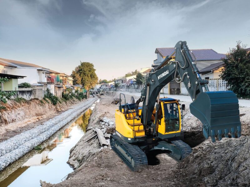 Hyundai Crawler Excavator HX235A LCR - image 3