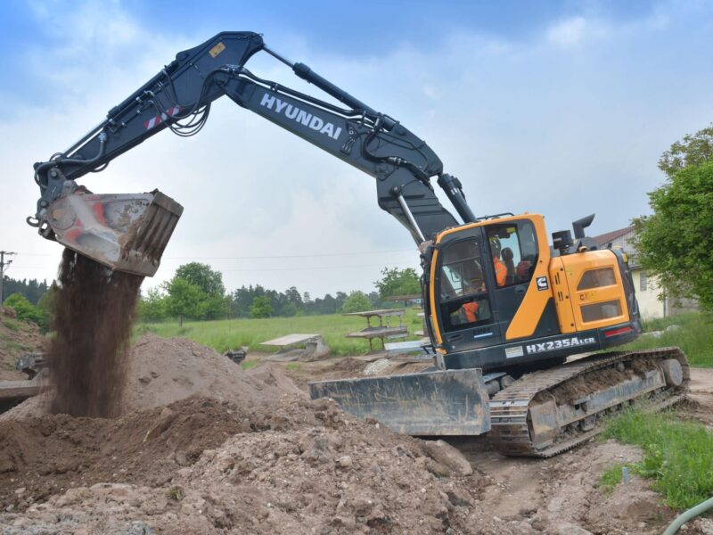 Hyundai Crawler Excavator HX235A LCR - image 4