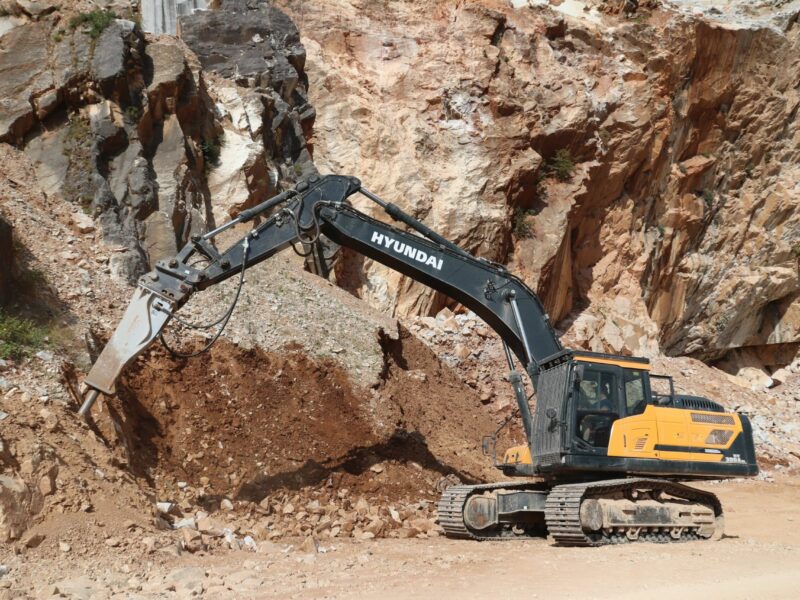 Hyundai Crawler Excavator HX300A - image 4