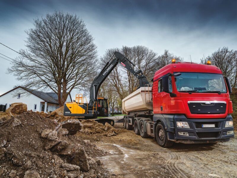 Hyundai Crawler Excavator HX230A - image 4