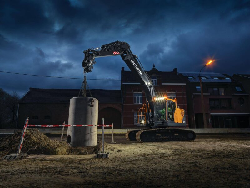 Hyundai Crawler Excavator HX210 - image 3