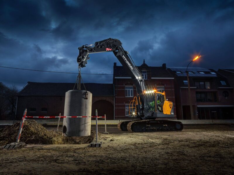 Hyundai Crawler Excavator HX230A - image 3