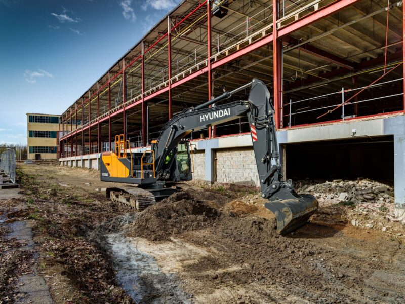 Hyundai Crawler Excavator HX230A - image 5