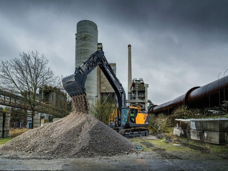 Hyundai Crawler Excavator HX260A - image 2