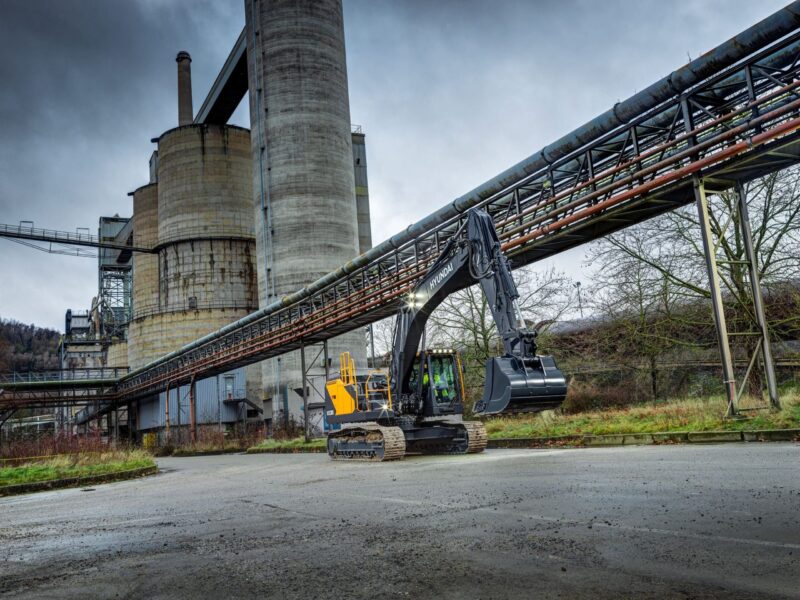 Hyundai Crawler Excavator HX300A - image 3