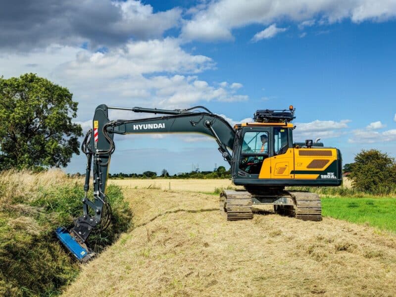 Hyundai Crawler Excavator HX180A L - image 3