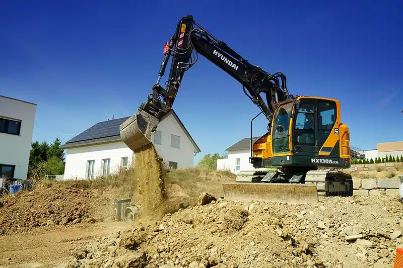 hyundai hx130a lcr crawler excavator 13 tonnes 1