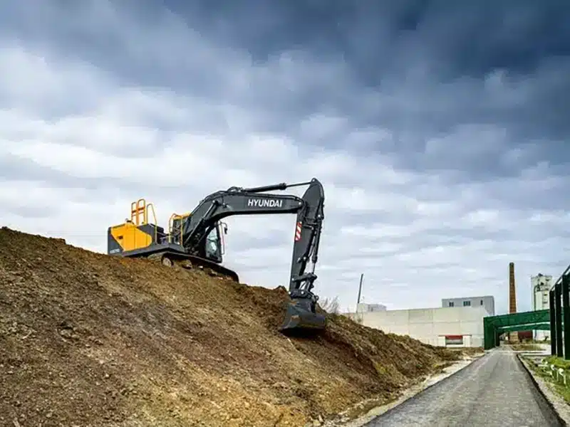 hyundai hx210 crawler excavator 2