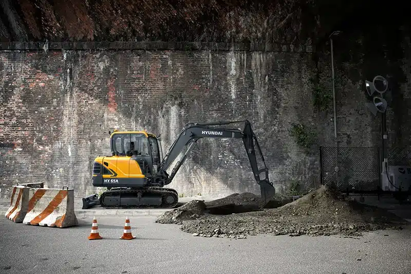 hyundai hx65a compact excavator 6 tonnes 3