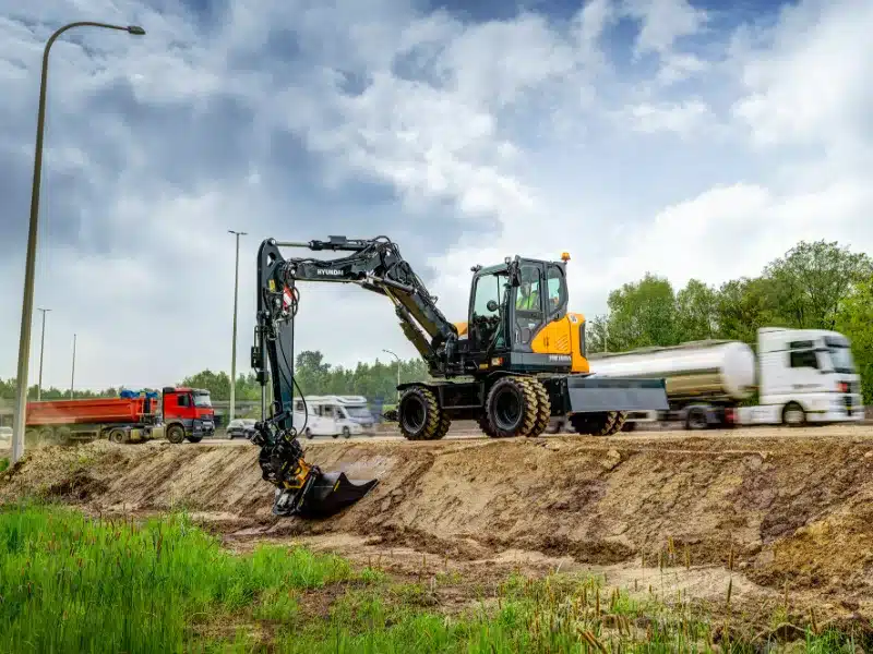 hyundai hw100a wheeled excavator 4